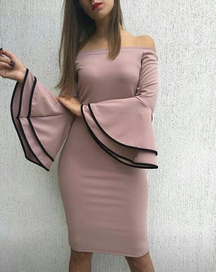 Robe épaules dénudées avec des manches à volants S/M 💕🖤