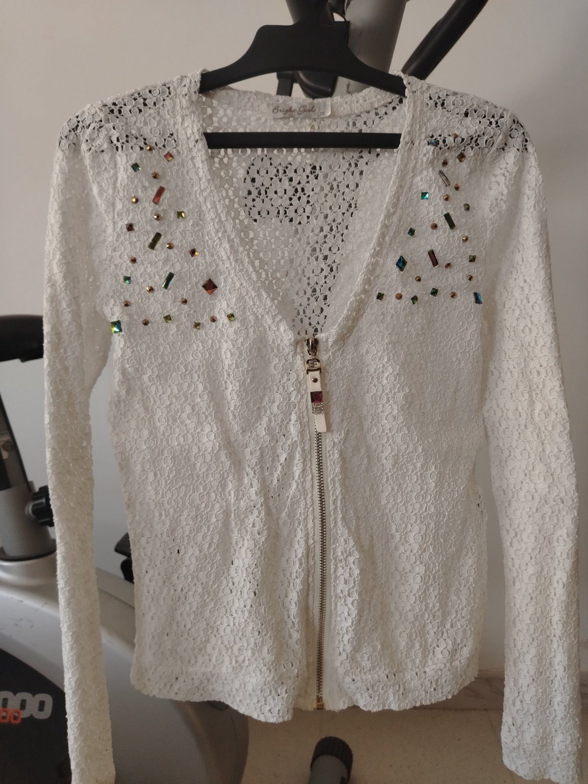 Magnifique cardigan avec strass 