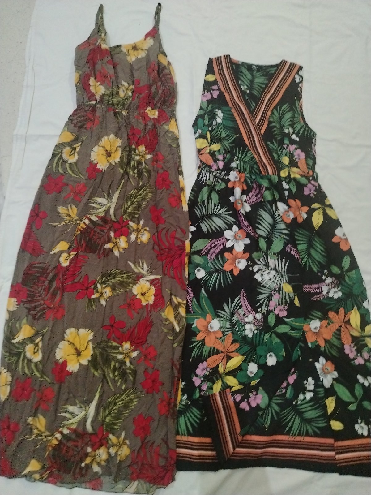 Lot de 2 jolies robes ❤️❤️ 