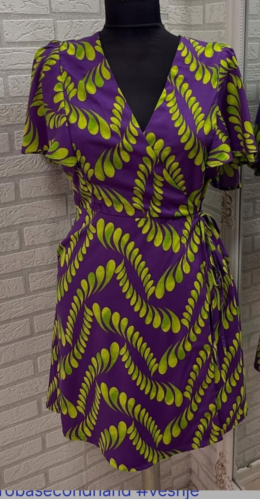 Magnifique robe. Jupe porte feuille 