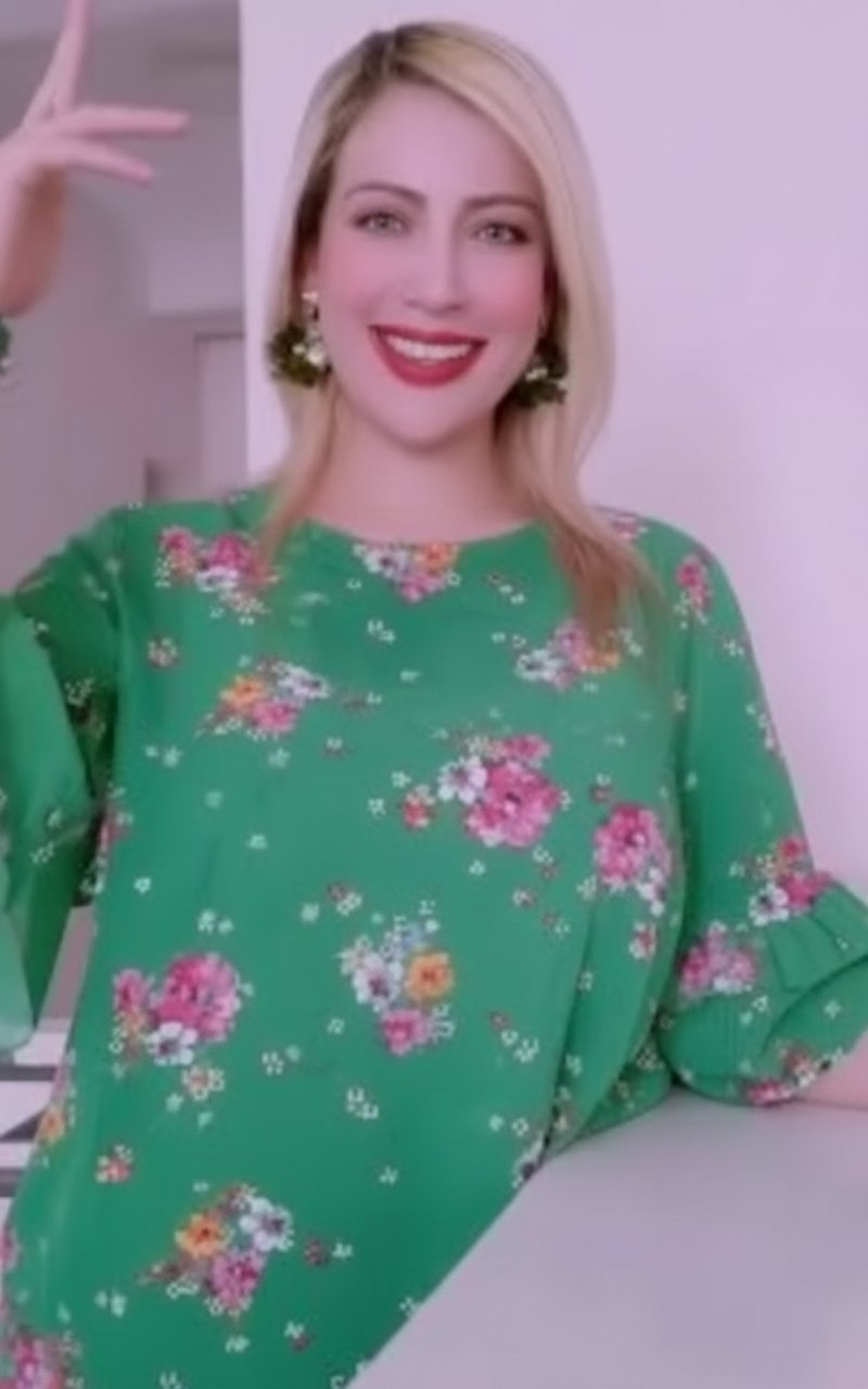 Magnifique blouse fleurie
