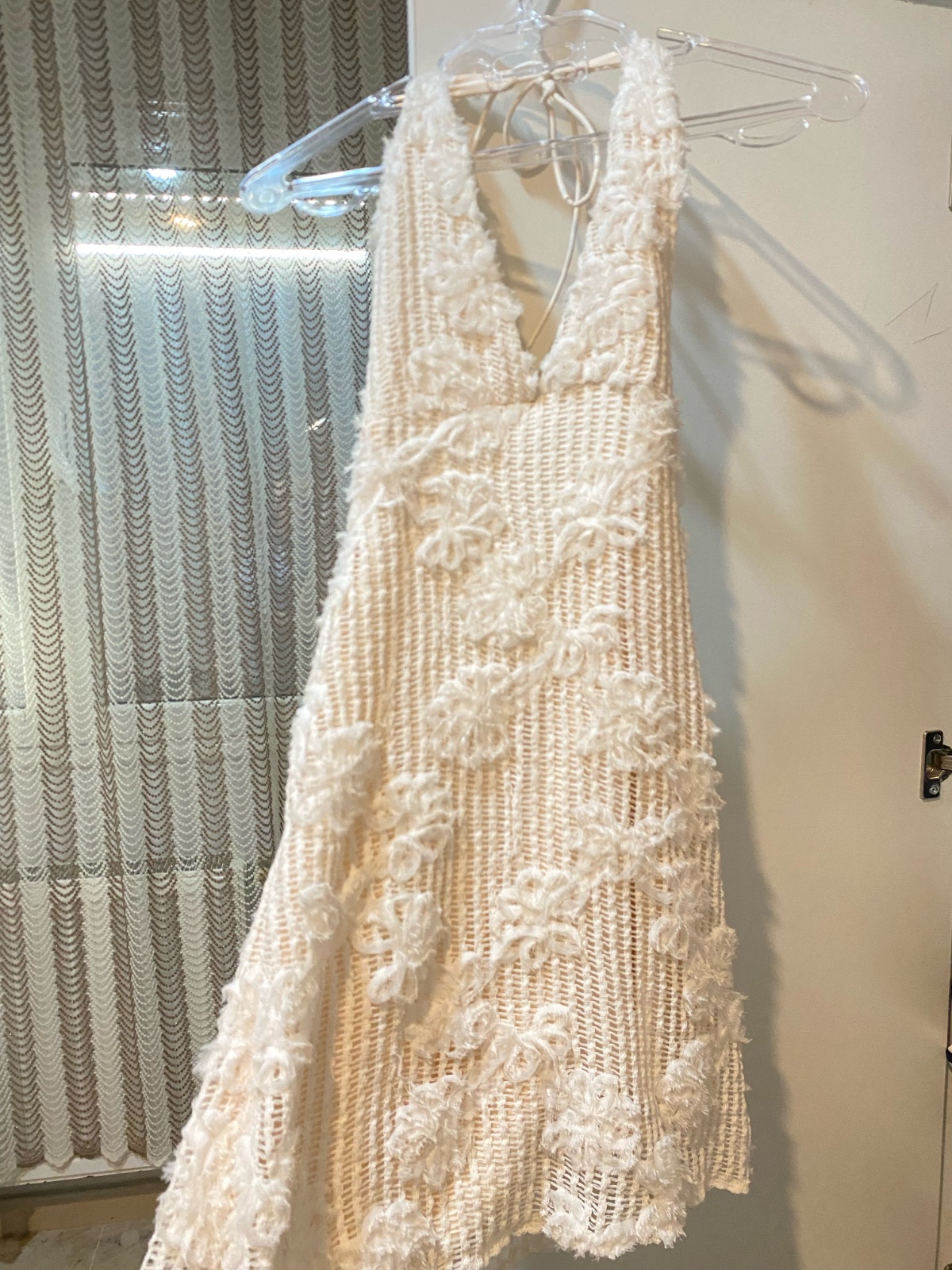 Robe blanche dos nu