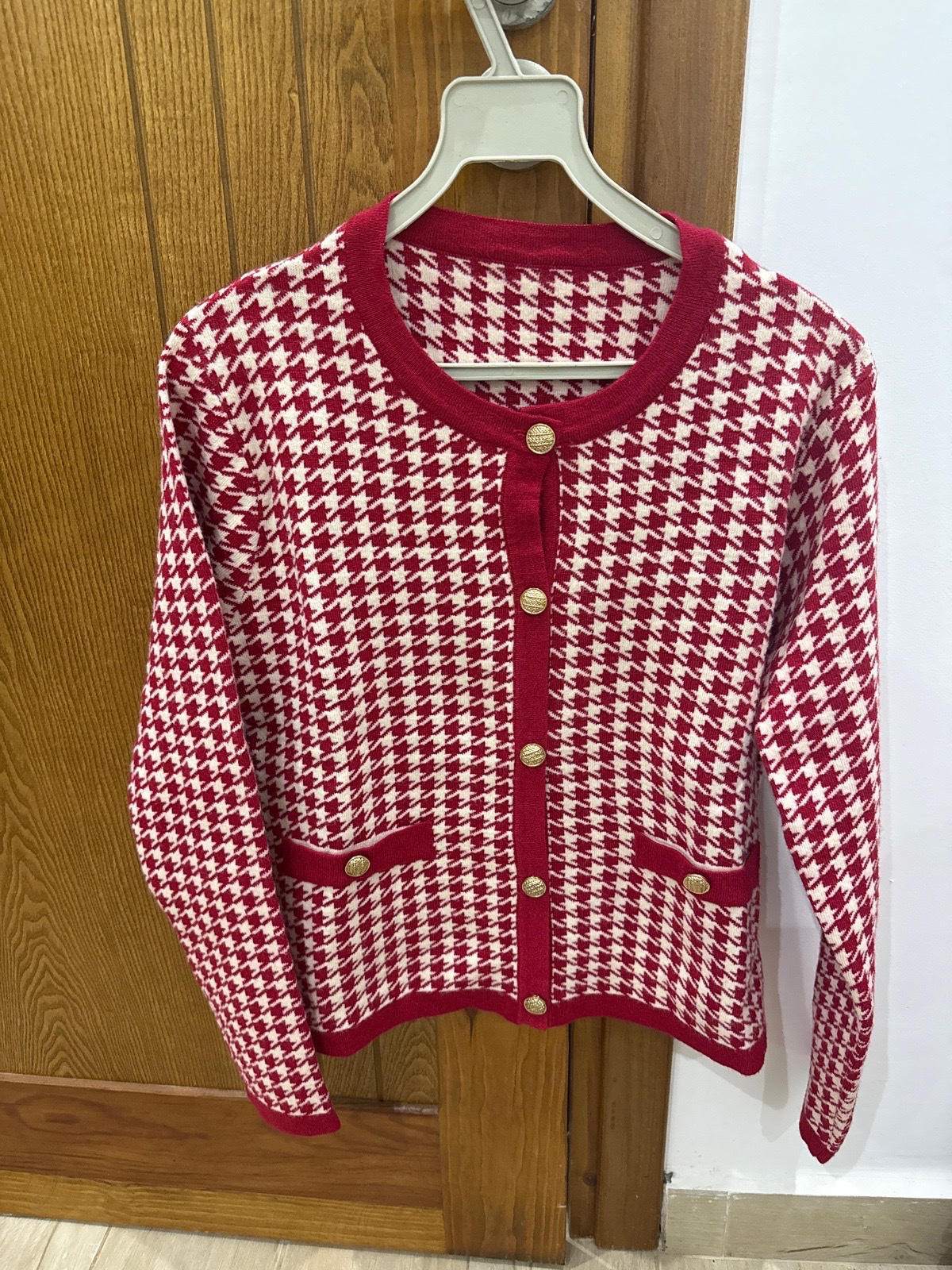 Tres beau cardigan rouge 