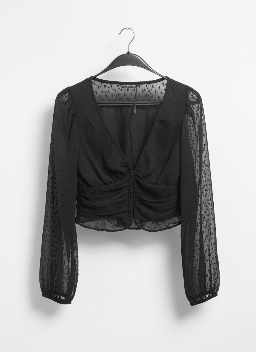 Haut noir taille M mais il est un peux serrer