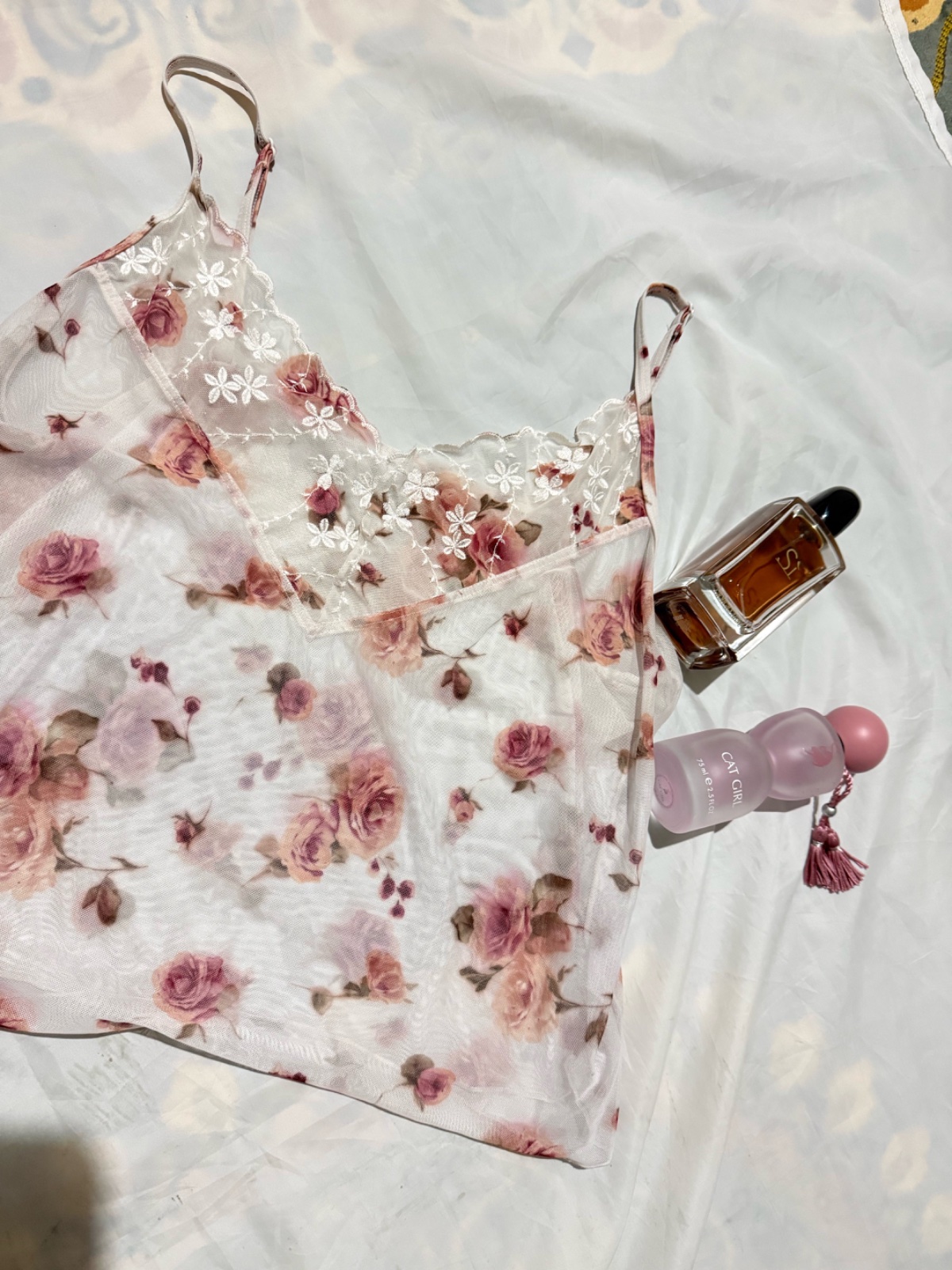 Lingerie rose fleurie 
