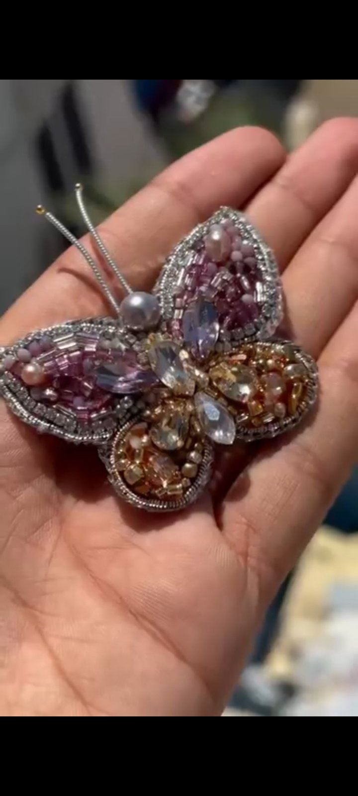 Broche artisanale faite à la 