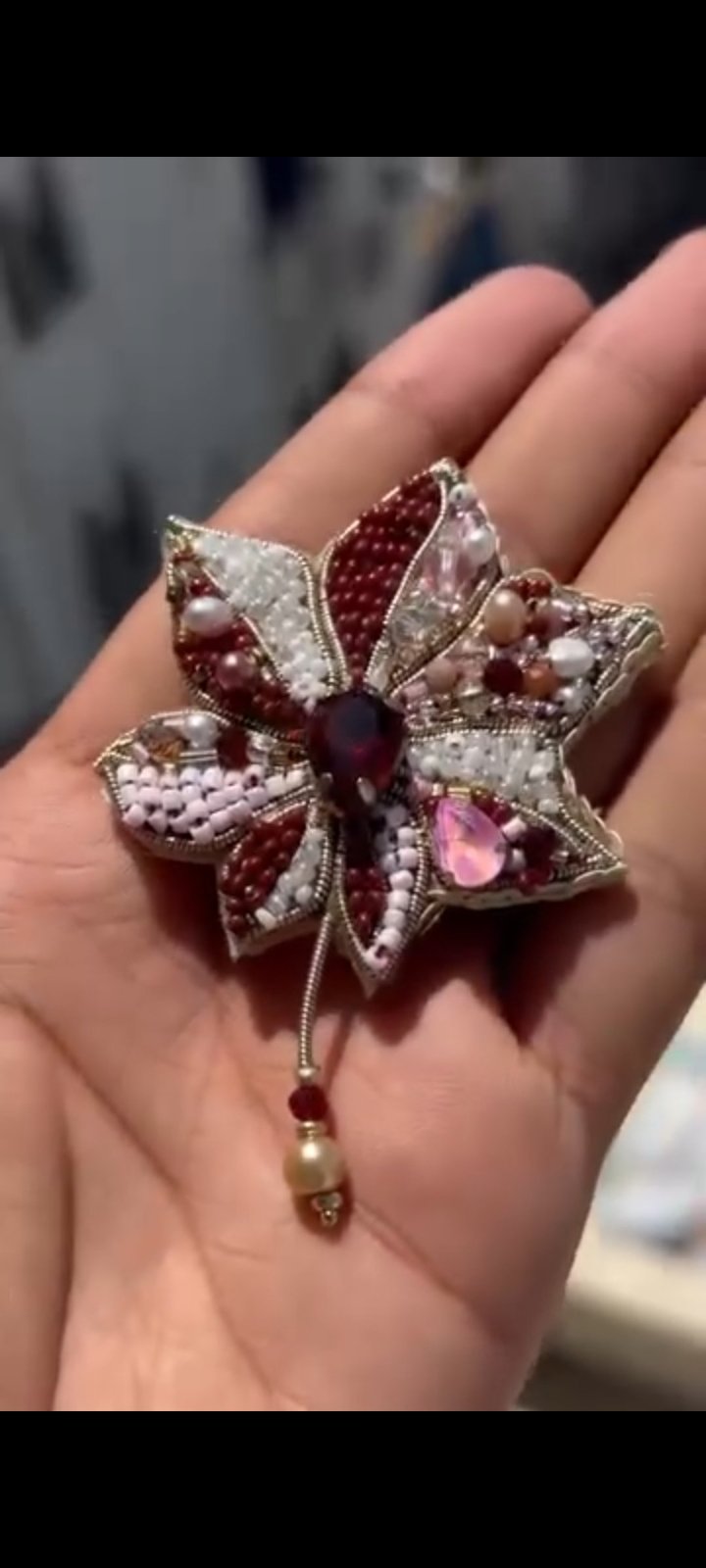Broche artisanale faite à la 
