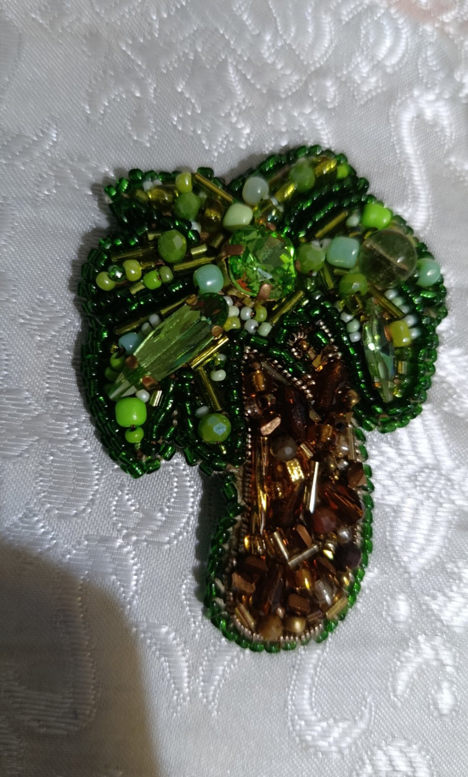 Broche artisanale faite à la 