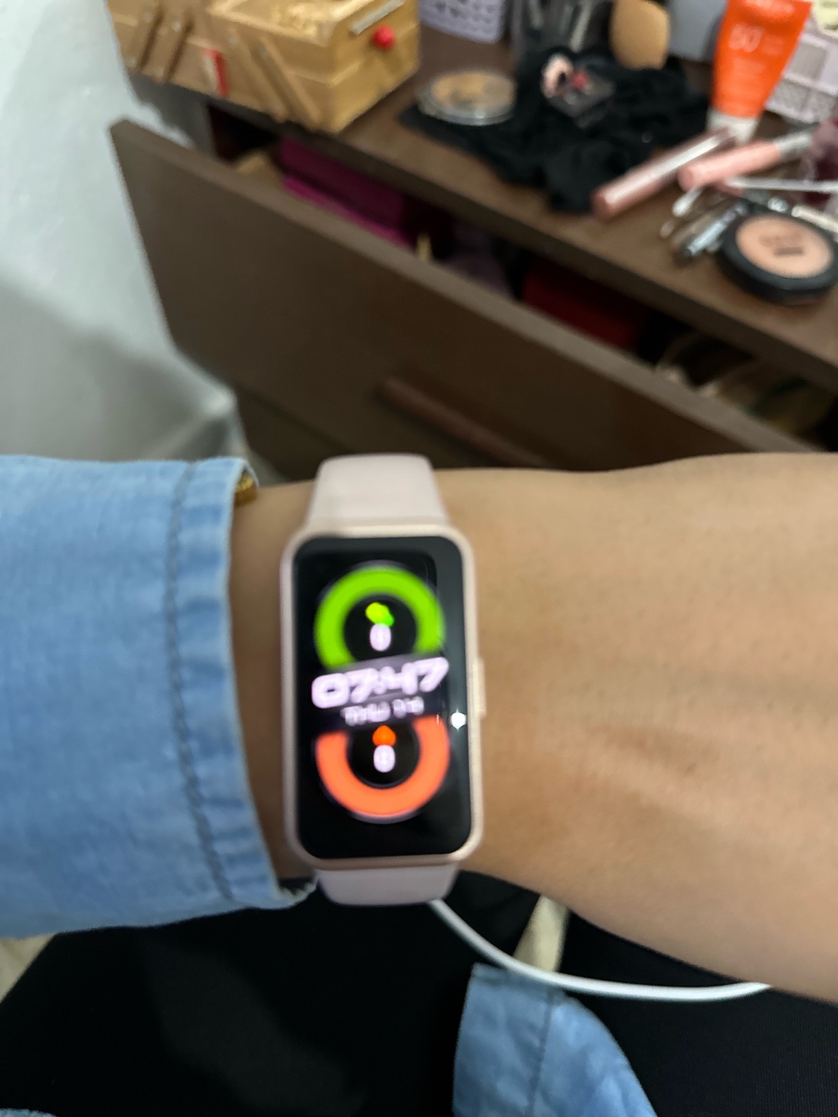 Encore dispoooo Montre smart de la marque huwawi  .