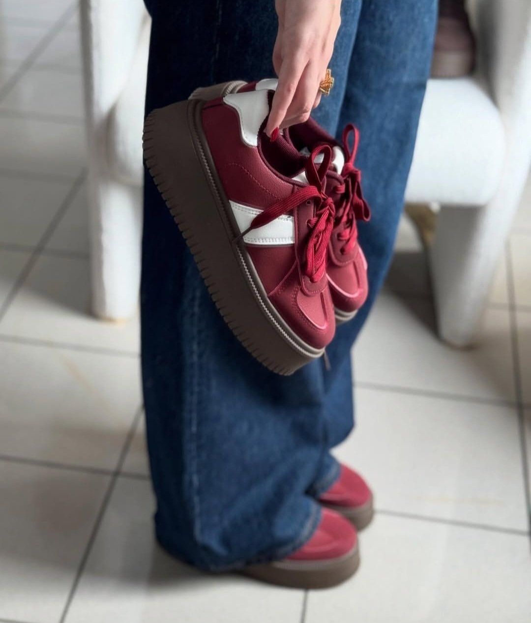 Espadrilles bordeaux neuves avec étiquette.