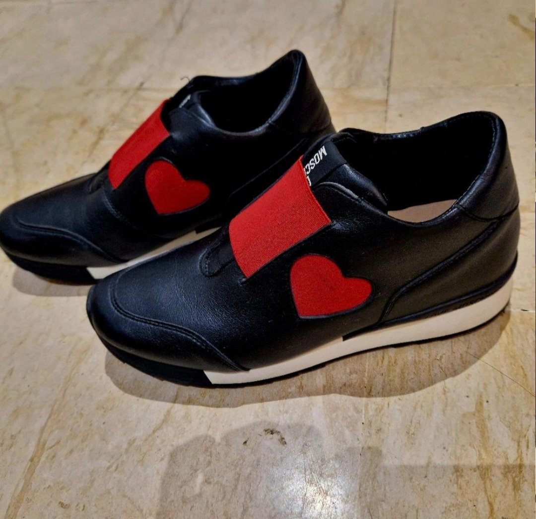 Jolie basket love moschino