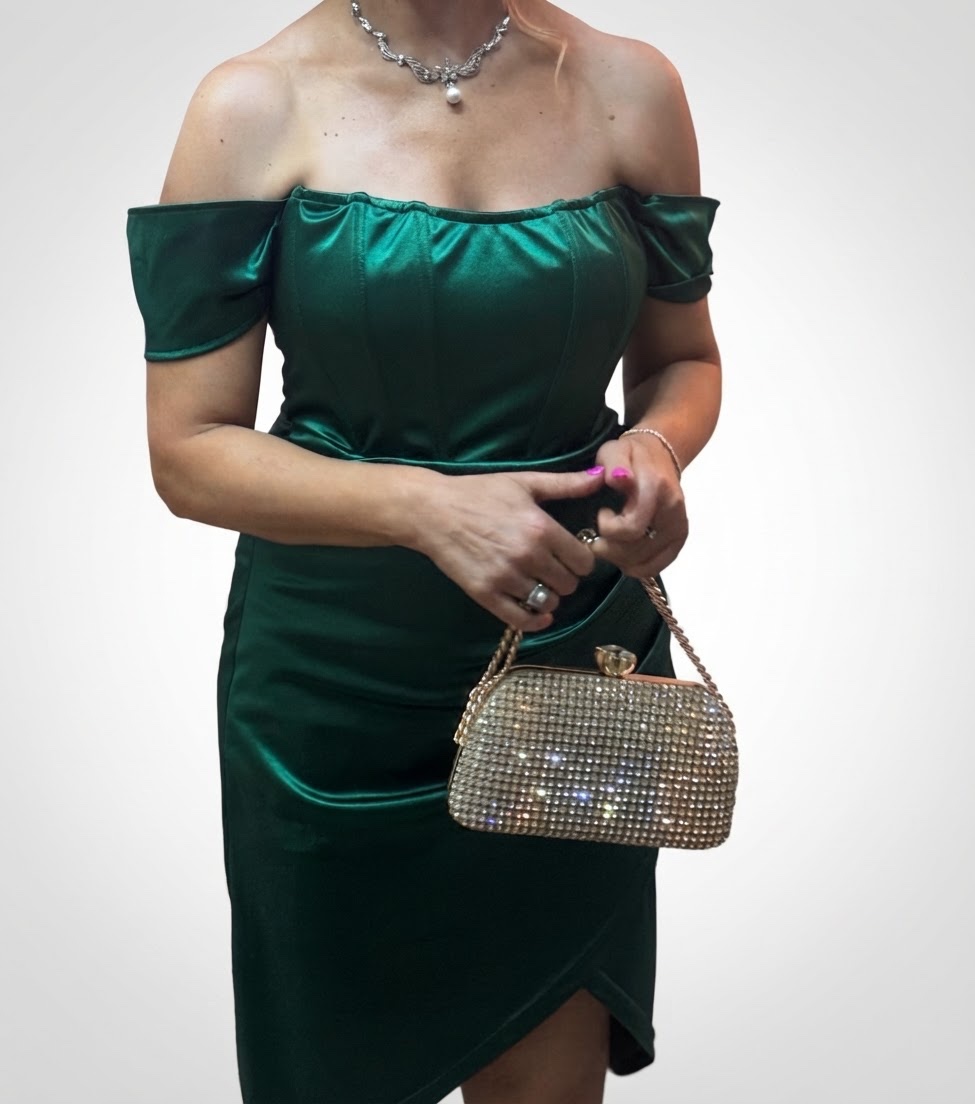 ✨ Robe de soirée vert bouteille satinée – portée 1 seule fois ✨