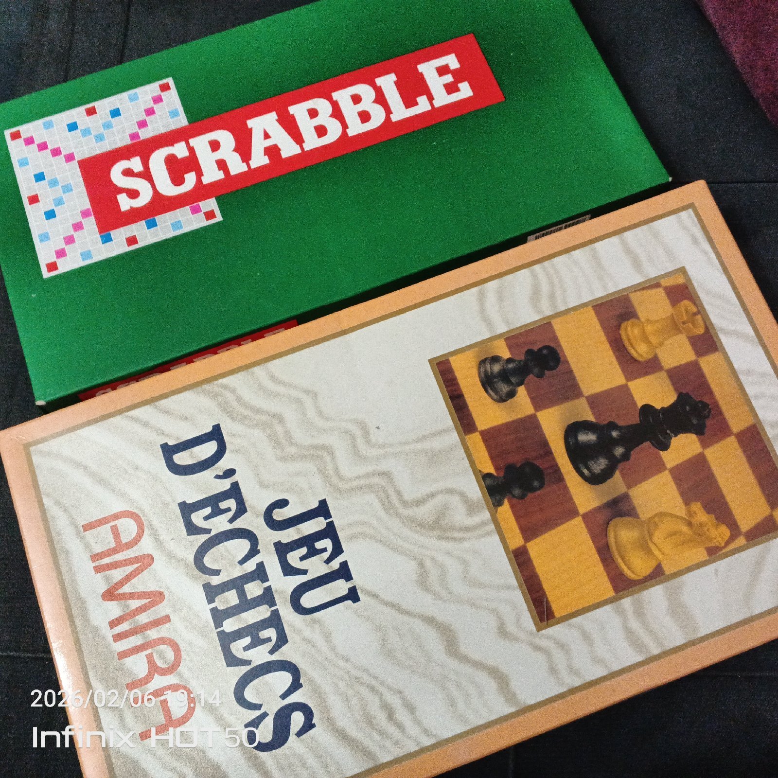 Le premier est les échecs et le second scrabble 