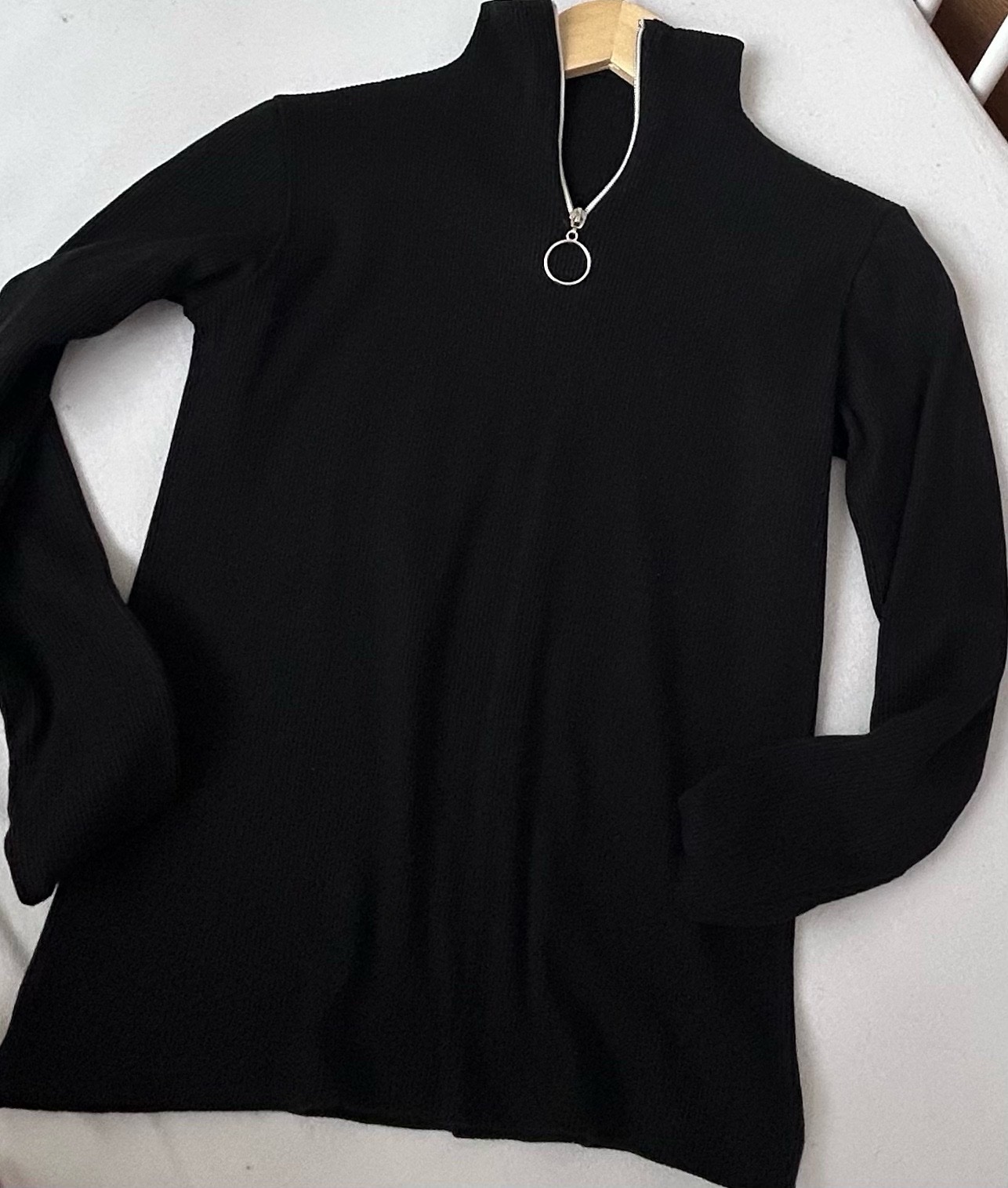 Pull noir jamais portè