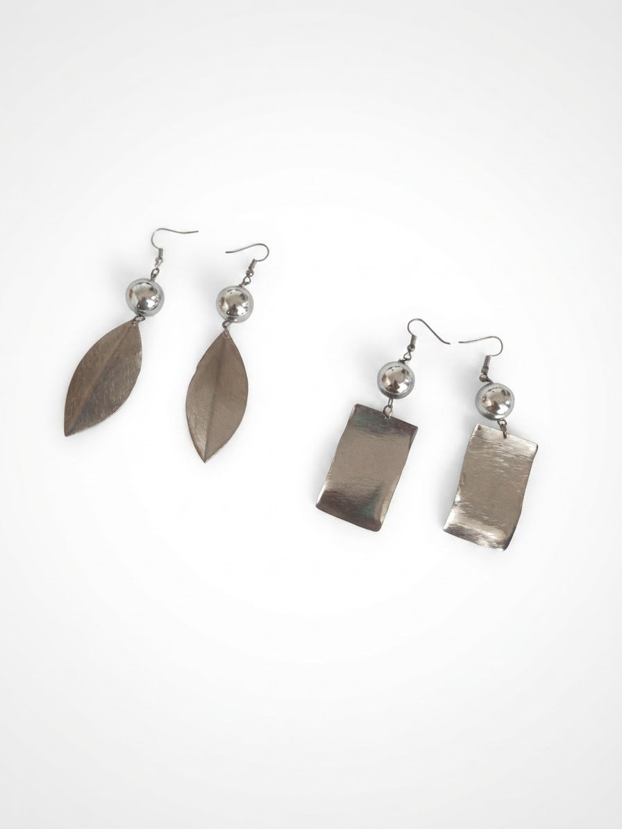 Deux boucles d'oreilles 