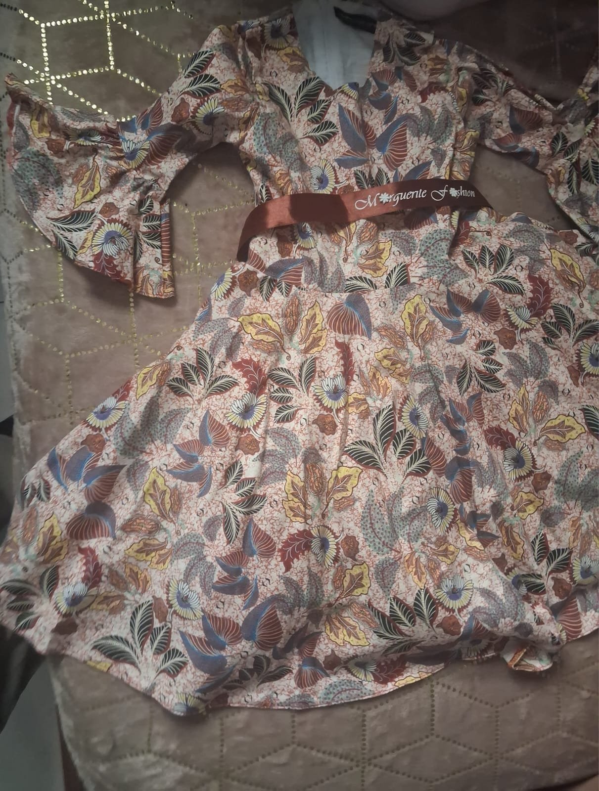 Robe enfant élégante à motifs floraux – Avec ceinture