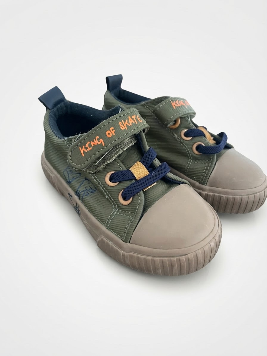 Baskets garçon kaki 👟✨ – Très bon état