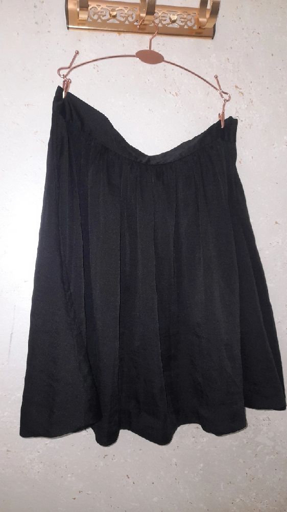 jupe noir satineé