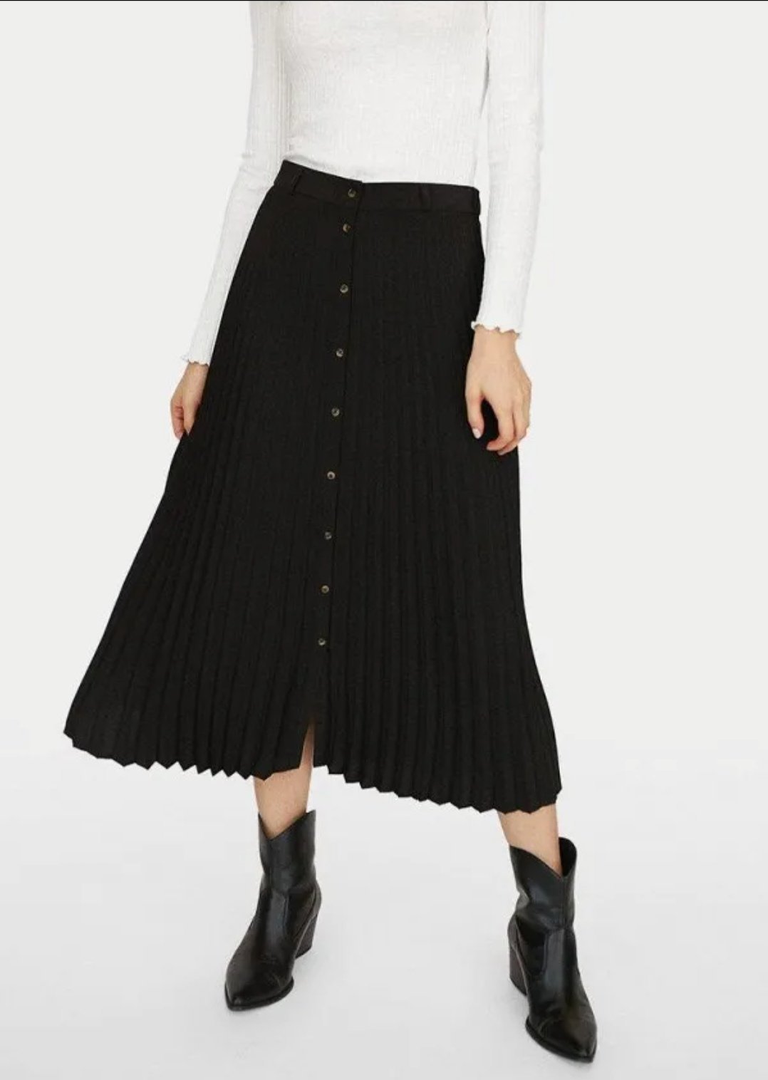 Jupe longue plissée noire boutonnée