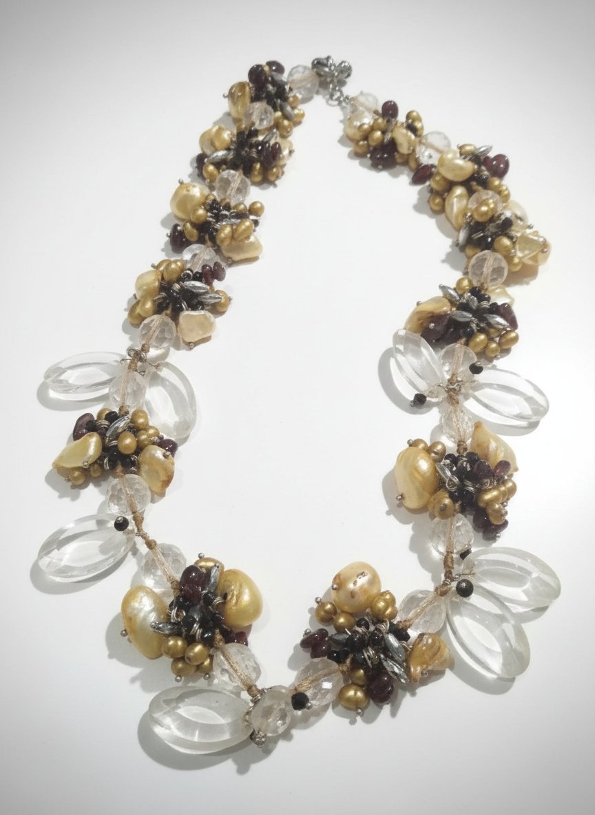 Très beau collier avec des perles de culture, baroque et cristaux 