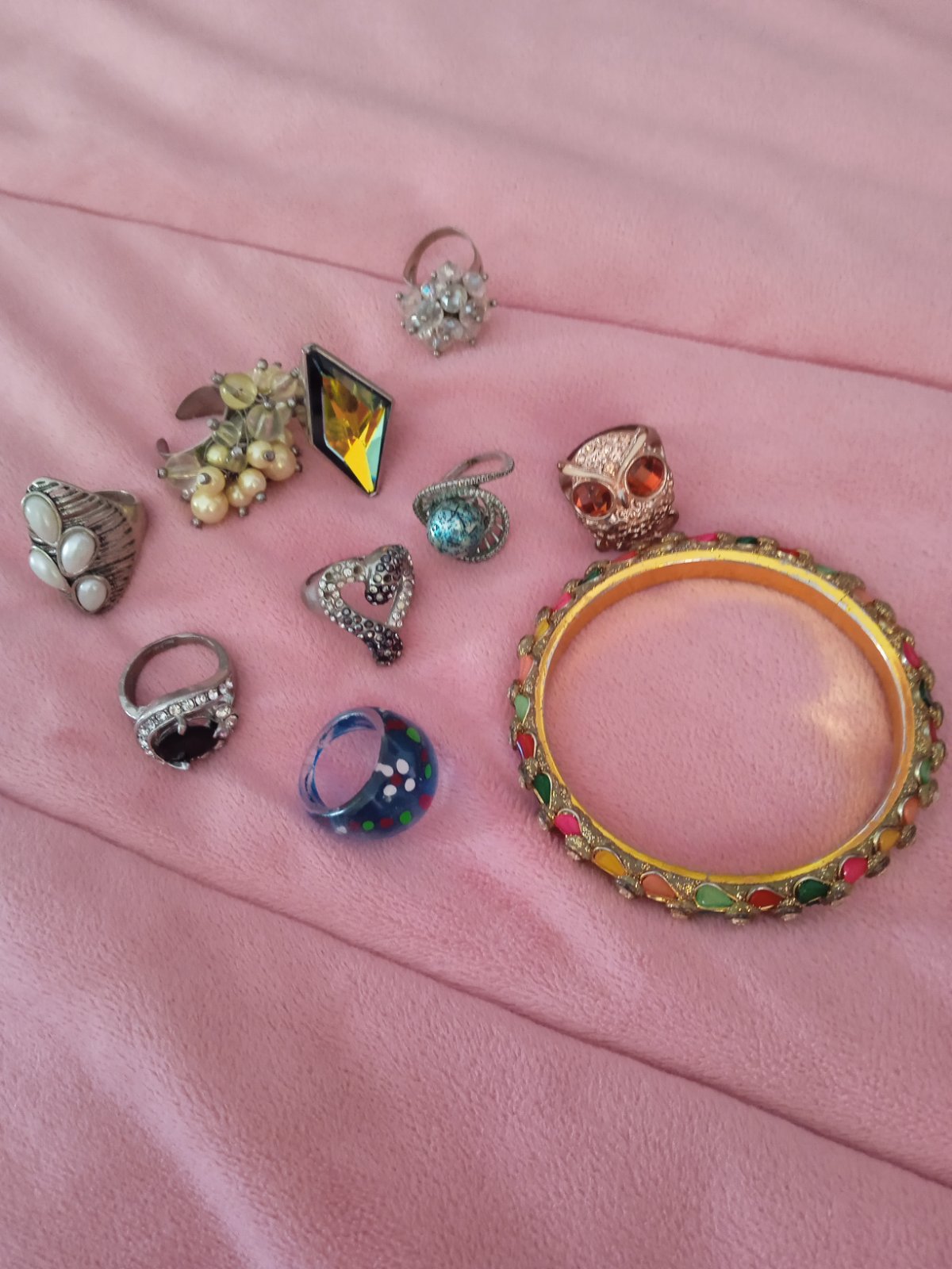 Lot de bagues plus un bracelet 