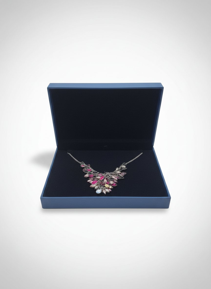Très beau collier Swarovski avec son paquet neuf neuf