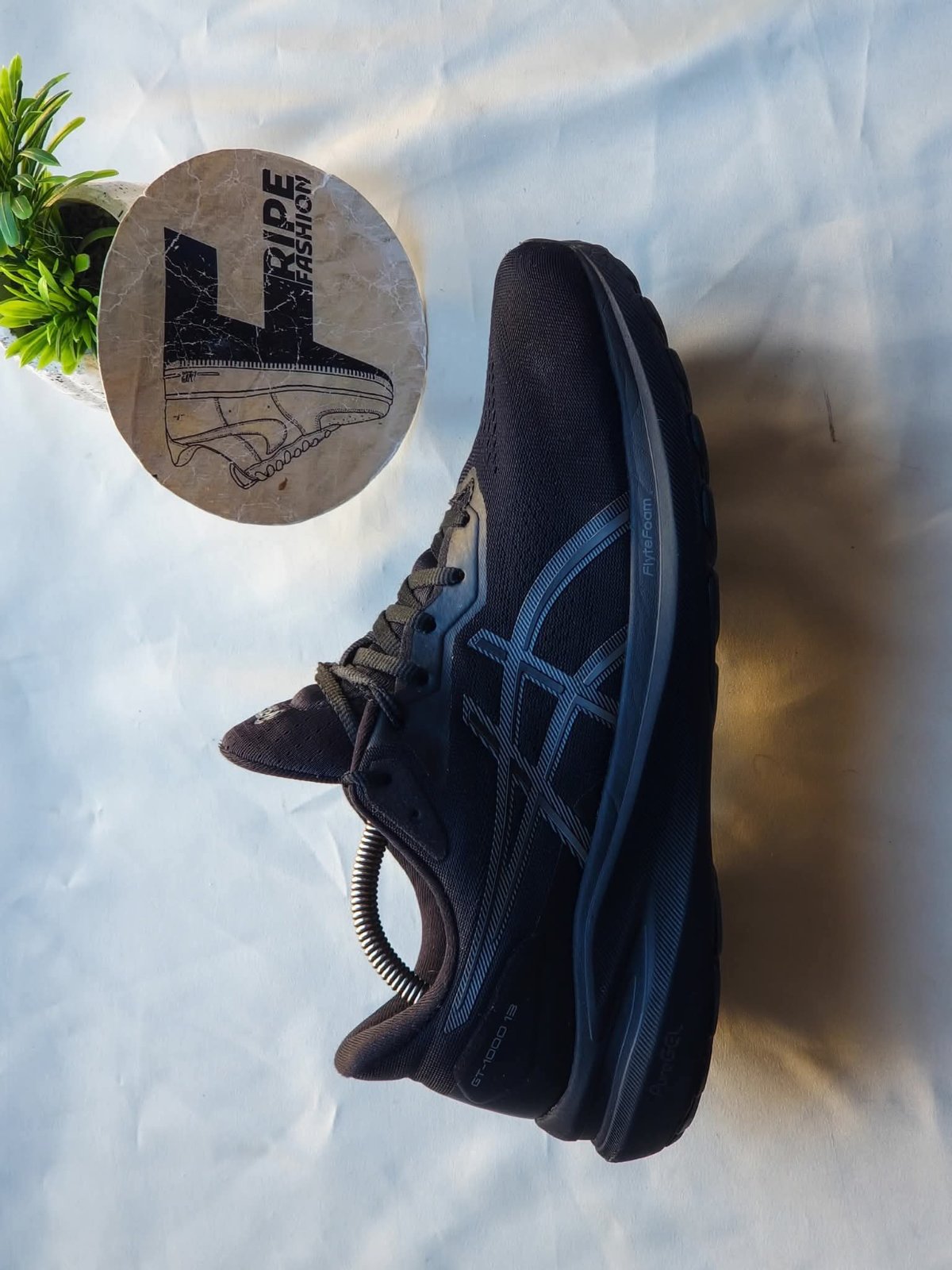 Asics 43 comme neuf 