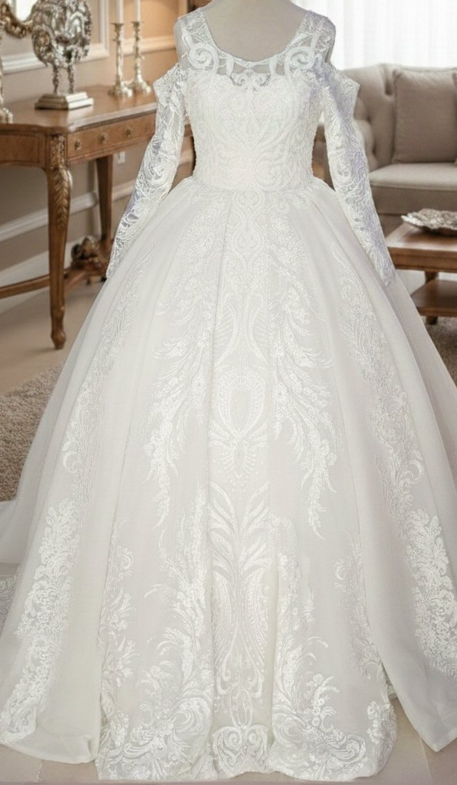 Robe de mariage magnifique taille entre34-40neuf aucun defaut aucun tache 
