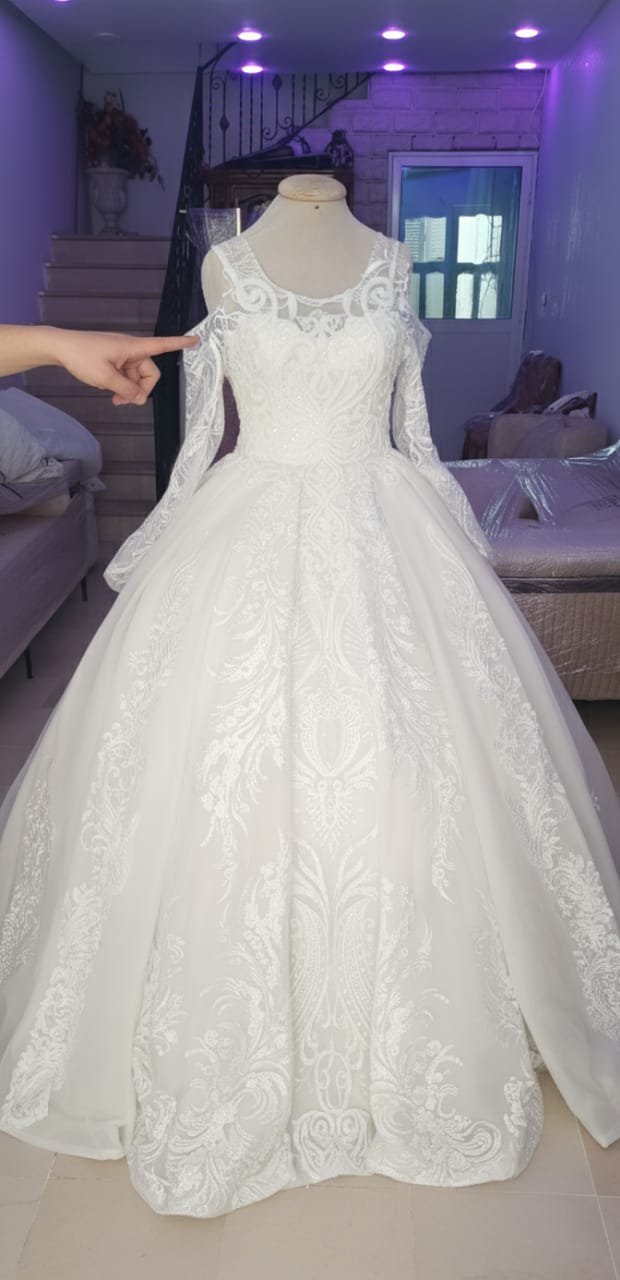 Solde lyoum kahaw fi robe hethi standard tlabess min 34- 7ata 42 w m3aha hijab w pull lil voilé w tlabess voilé et non voilé to9tel 