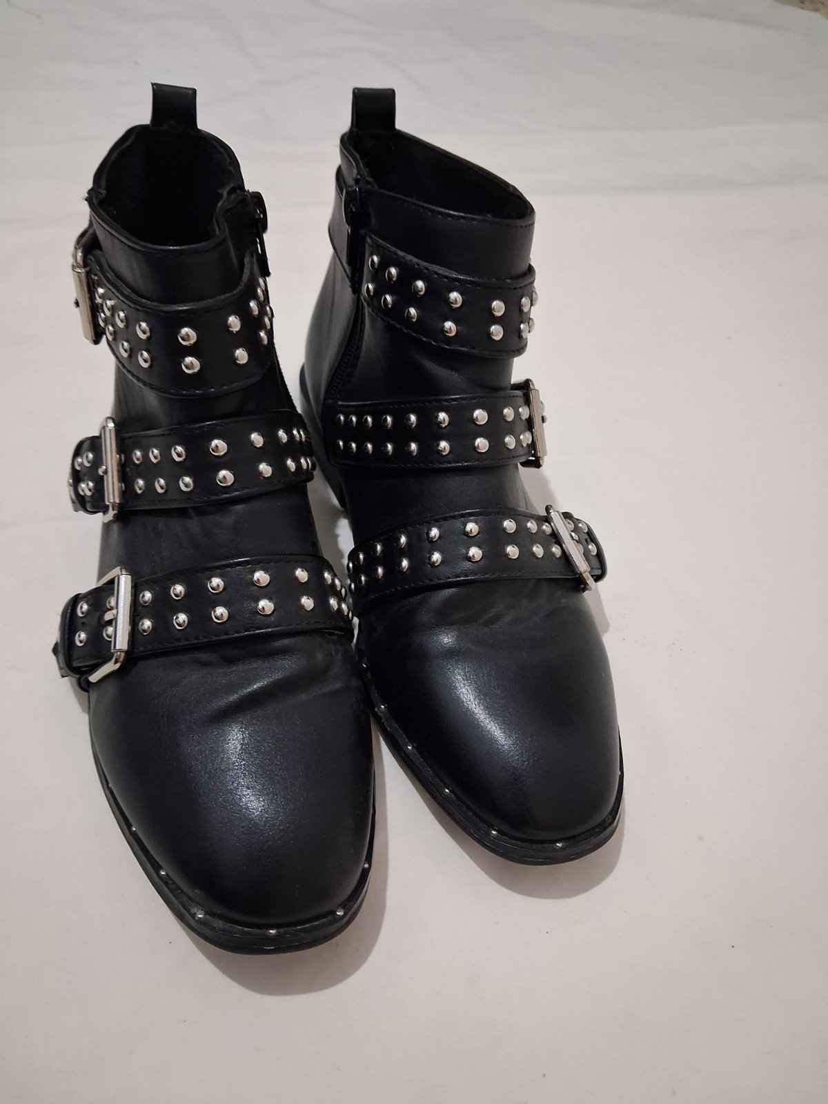 Black Studded Ankle Boots /Bottines noires à clous 