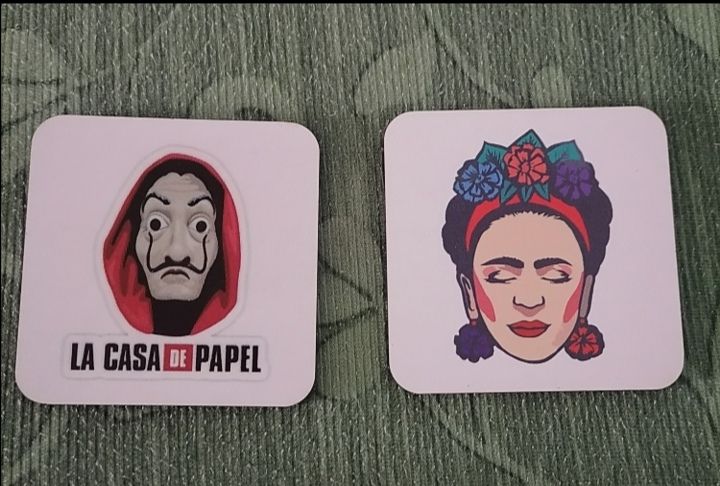 Lot de deux sous tasses