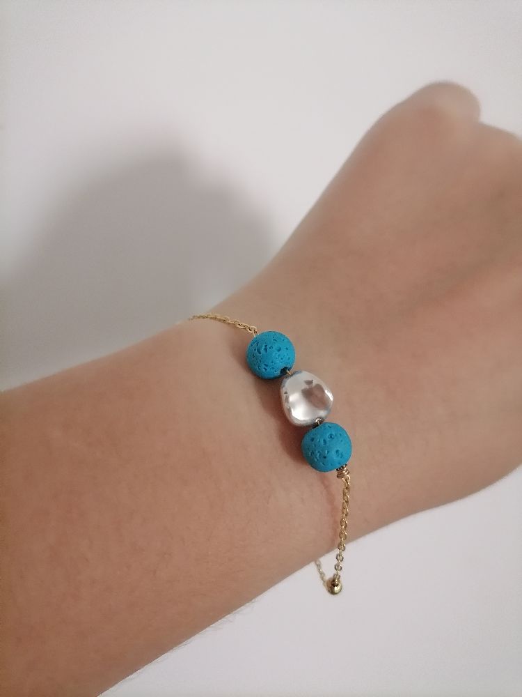 Bracelet pierre de lave volcanique et perle de nacre 