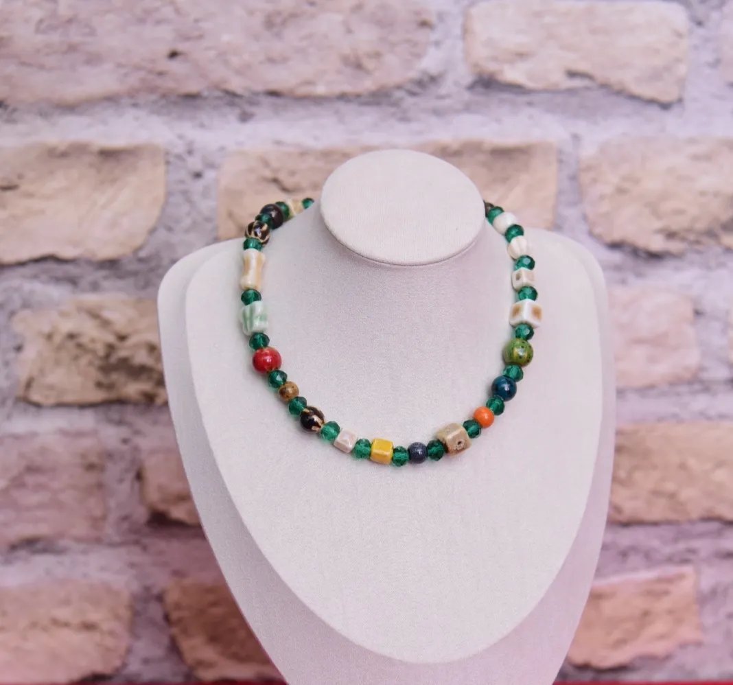 Collier perles céramique et cristaux 