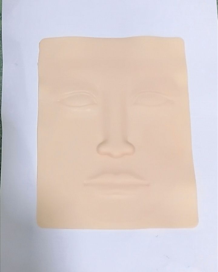 Visage silicone pour pratiquer le maquillage