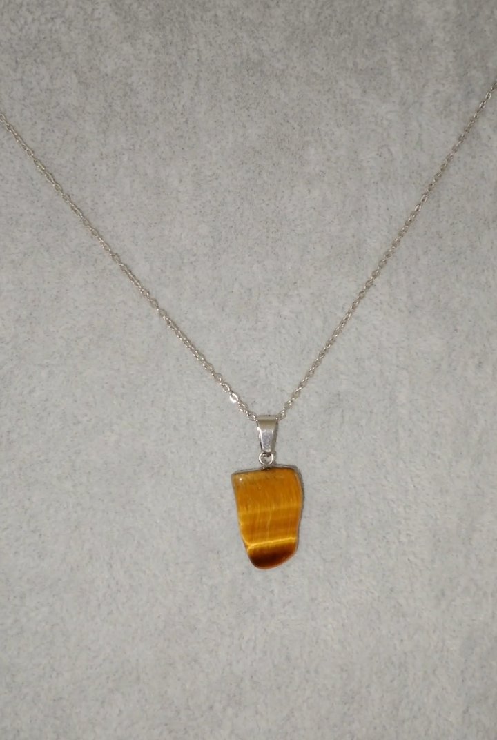 Collier pendentif oeil de tigre 