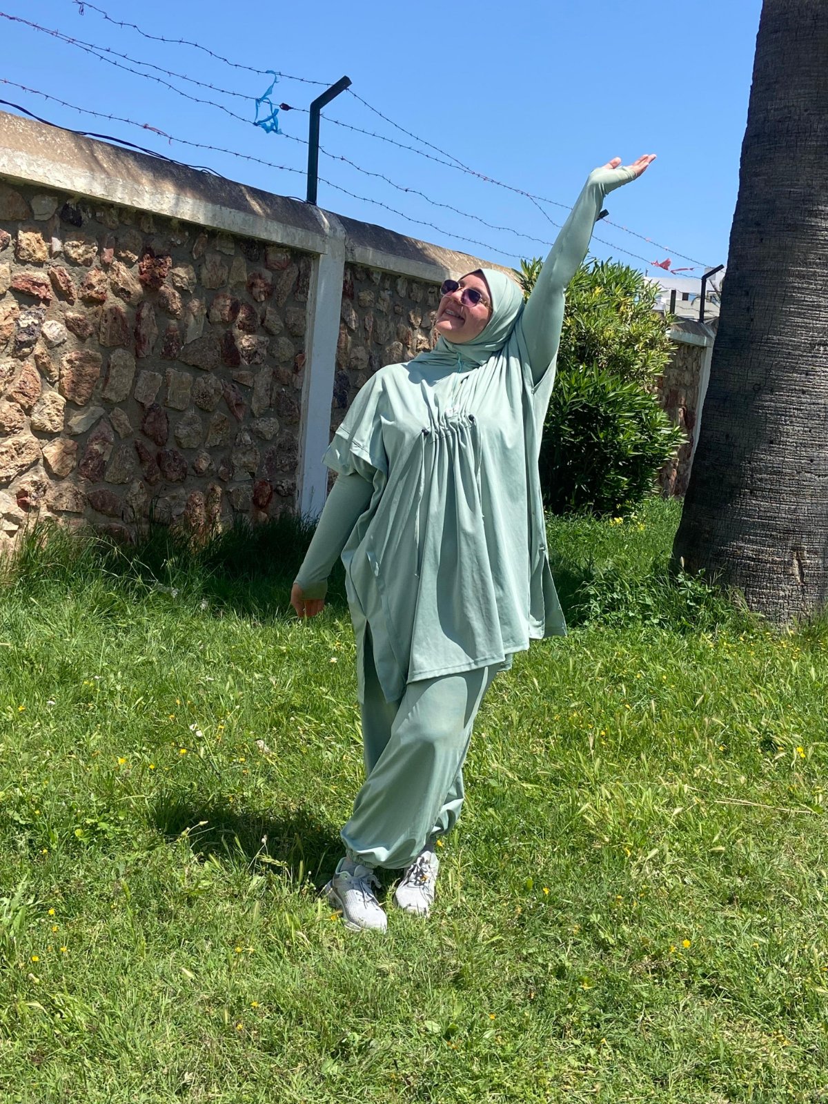 Tenue portée une seule fois, état impeccable 🤍✨ Comme neuve, aucun défaut Prix :  💕
