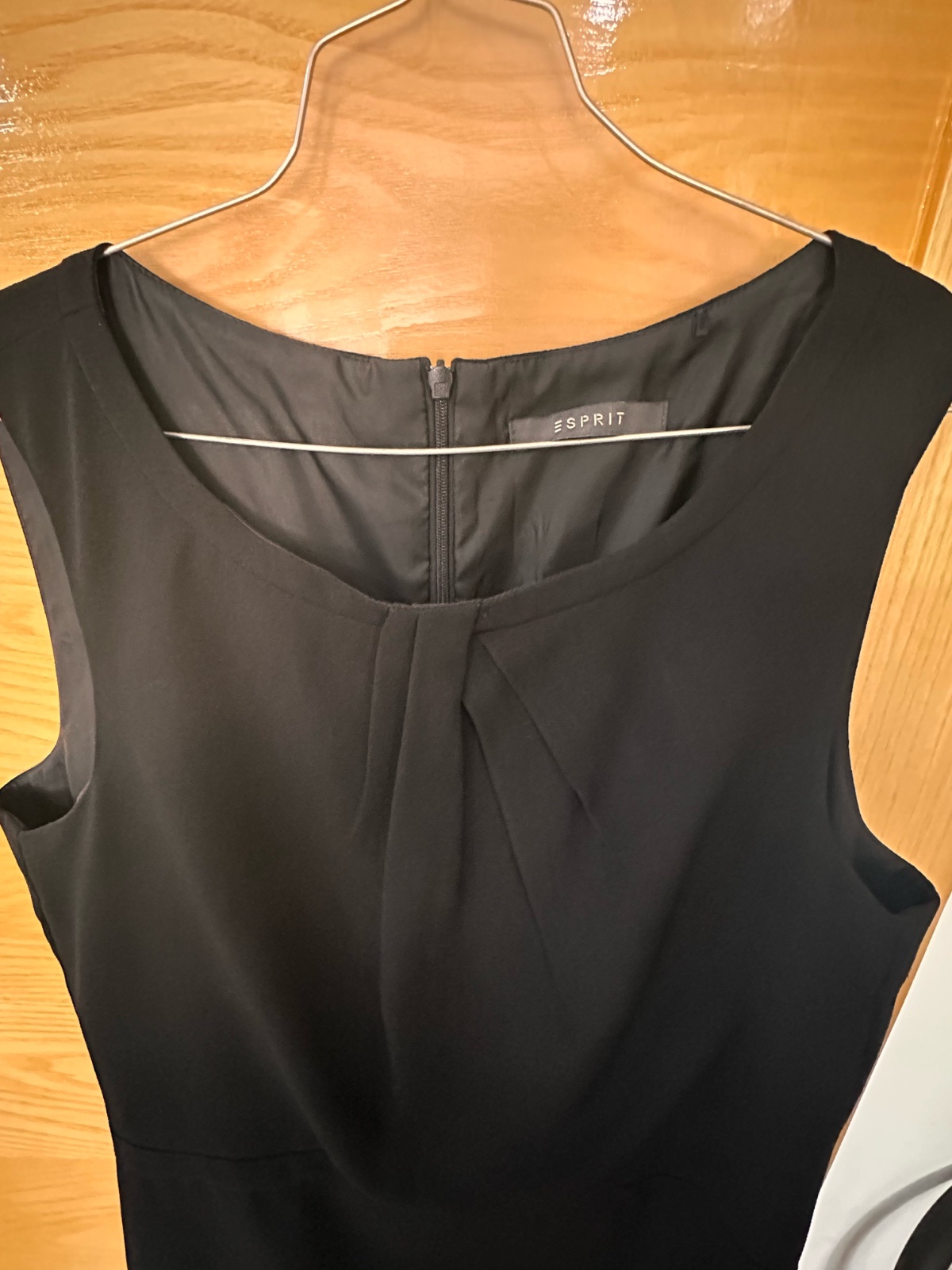 Robe noir esprit taille 40/42 , 150DNT