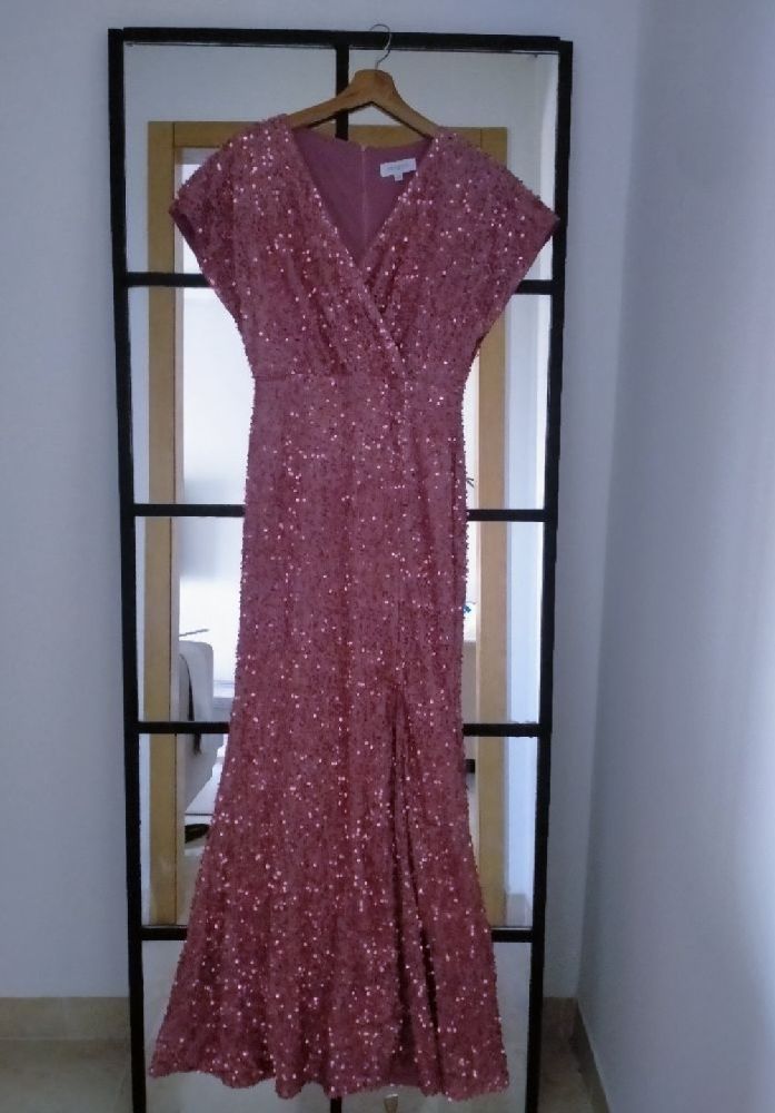 ​✨ Robe de Soirée Longue Rose à Sequins et Fente Éblouissante 🌟