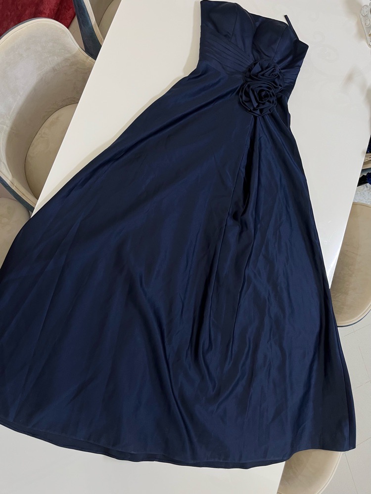 Robe longue bleu marine – chic et allure élégante