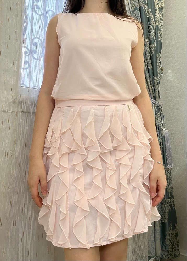 Robe Courte Rose Poudré à Volants Fluides
