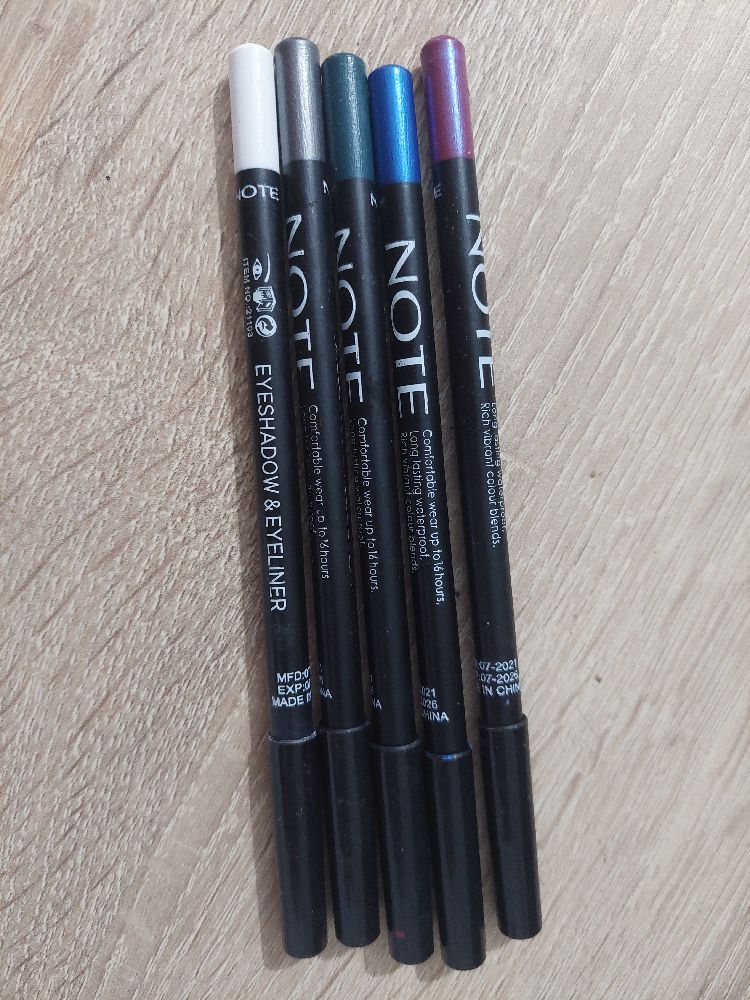 Lot des crayons yeux/ fard à paupières de la marque Note