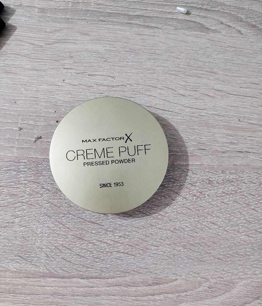 Poudre compacte Max Factor Creme Puff. 
