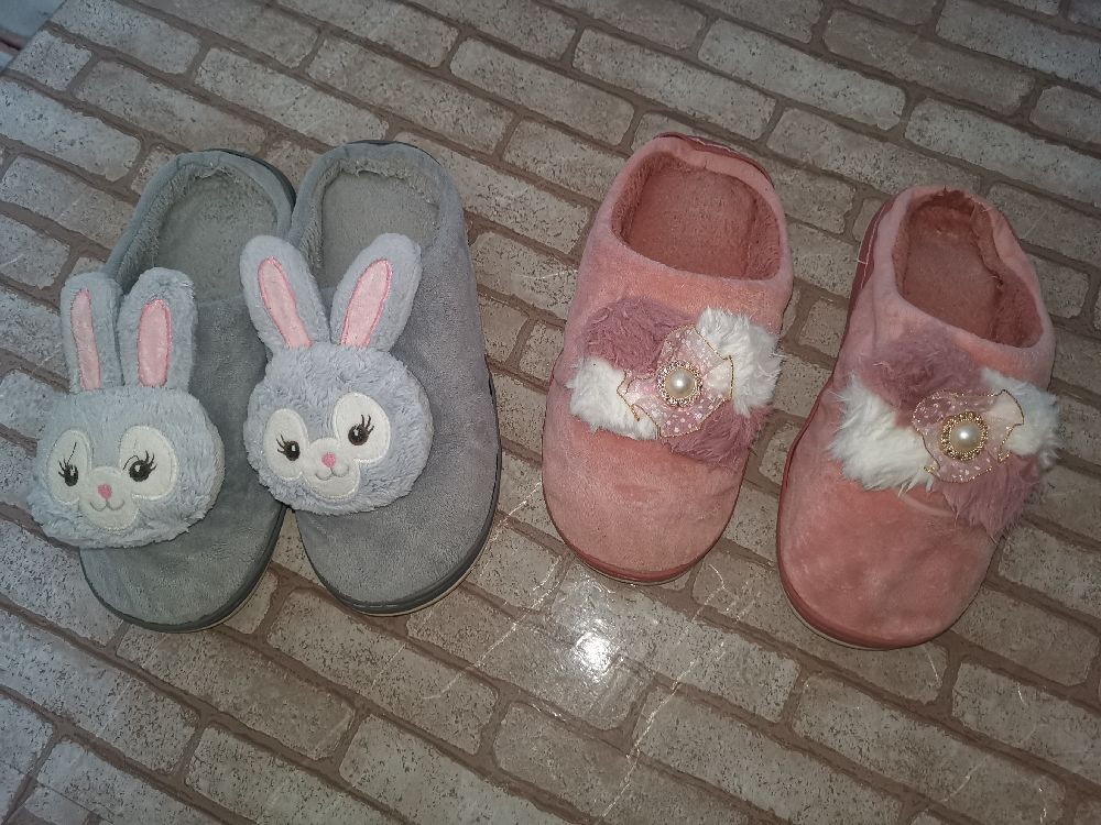 Lot à petit prix :  2 claquettes pointure 40-41 ( ama ylabssou 38-39) prix négociable