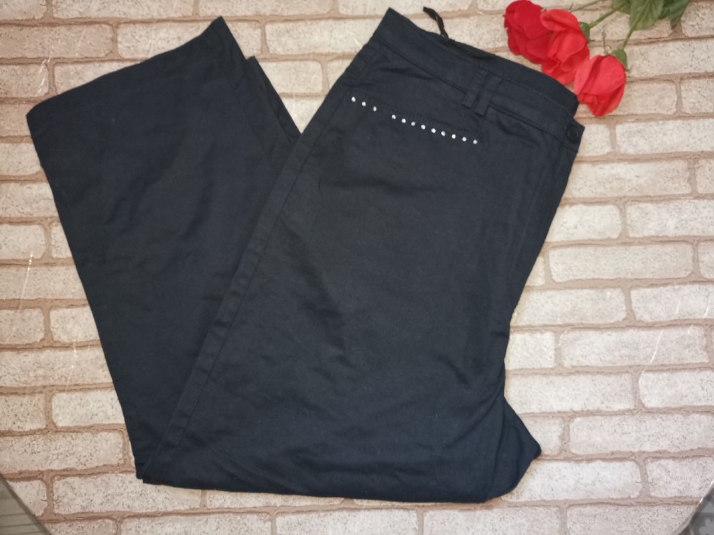 Pantalon bleu nuit très bonne qualité taille 42 prix négociable