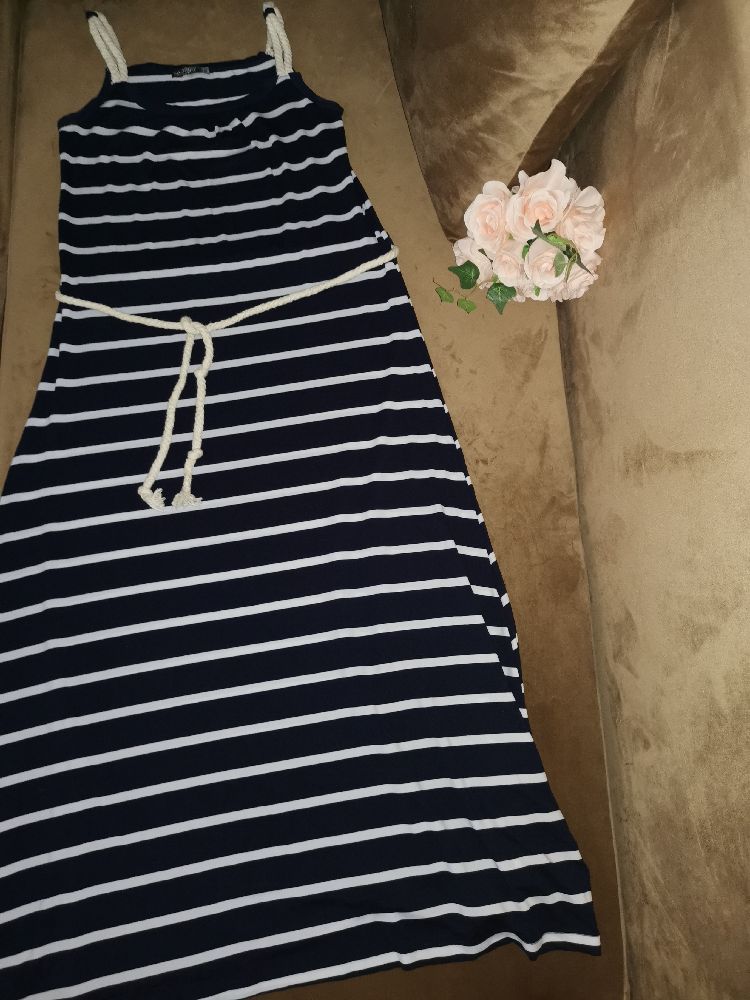 Robe de plage en Bleu marine taille :M/38 neuve sans étiquette