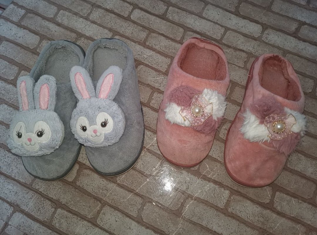2 claquettes pointure 40 -41