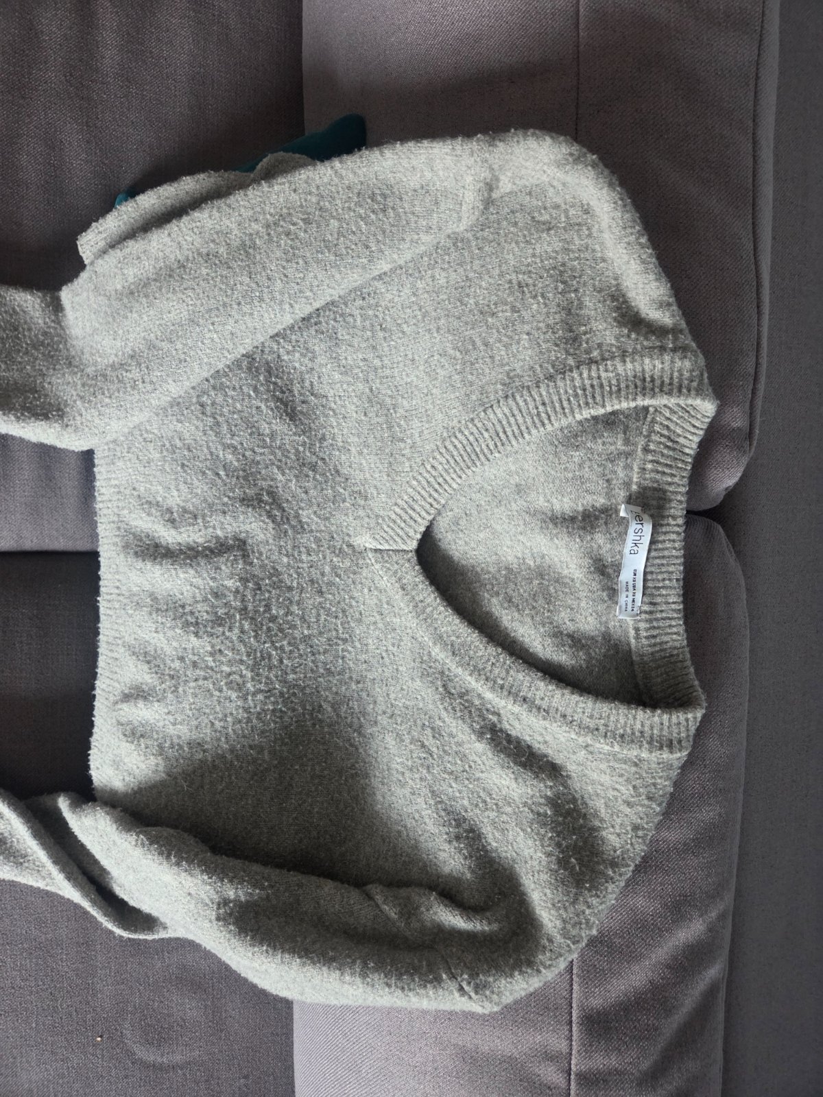 Pull gris simple col v 