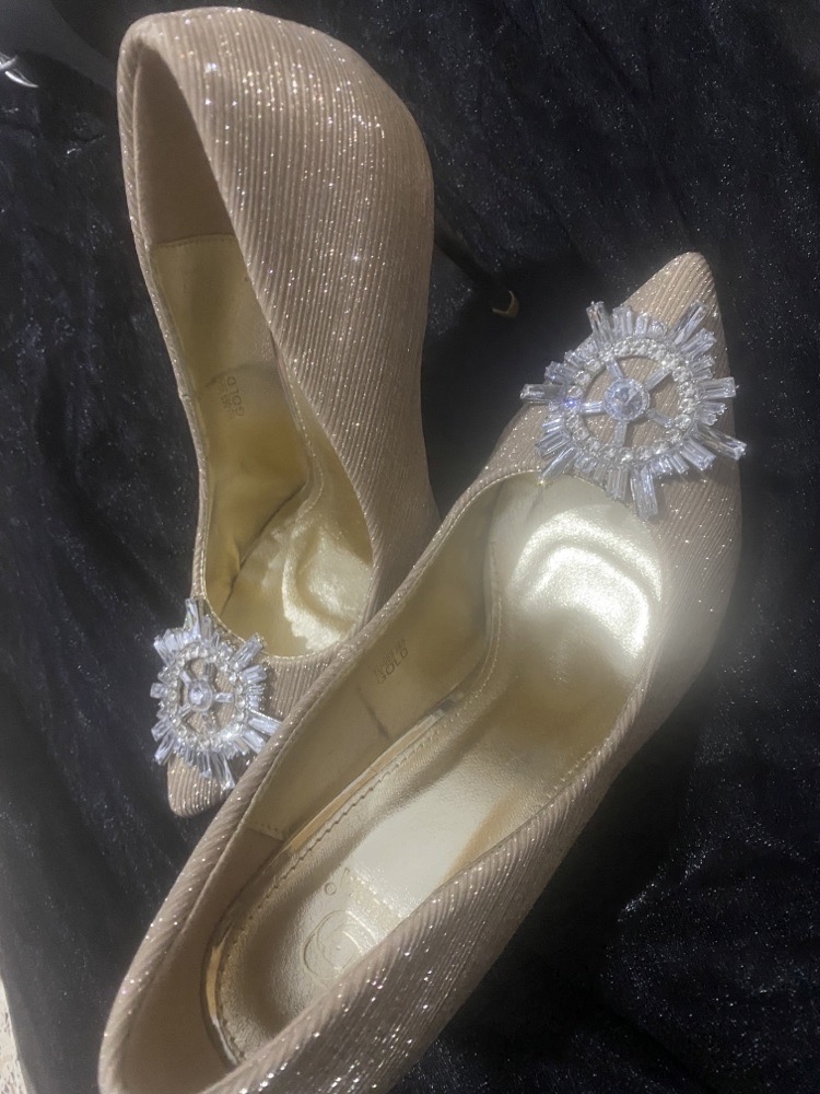 Escarpin dore neuf 