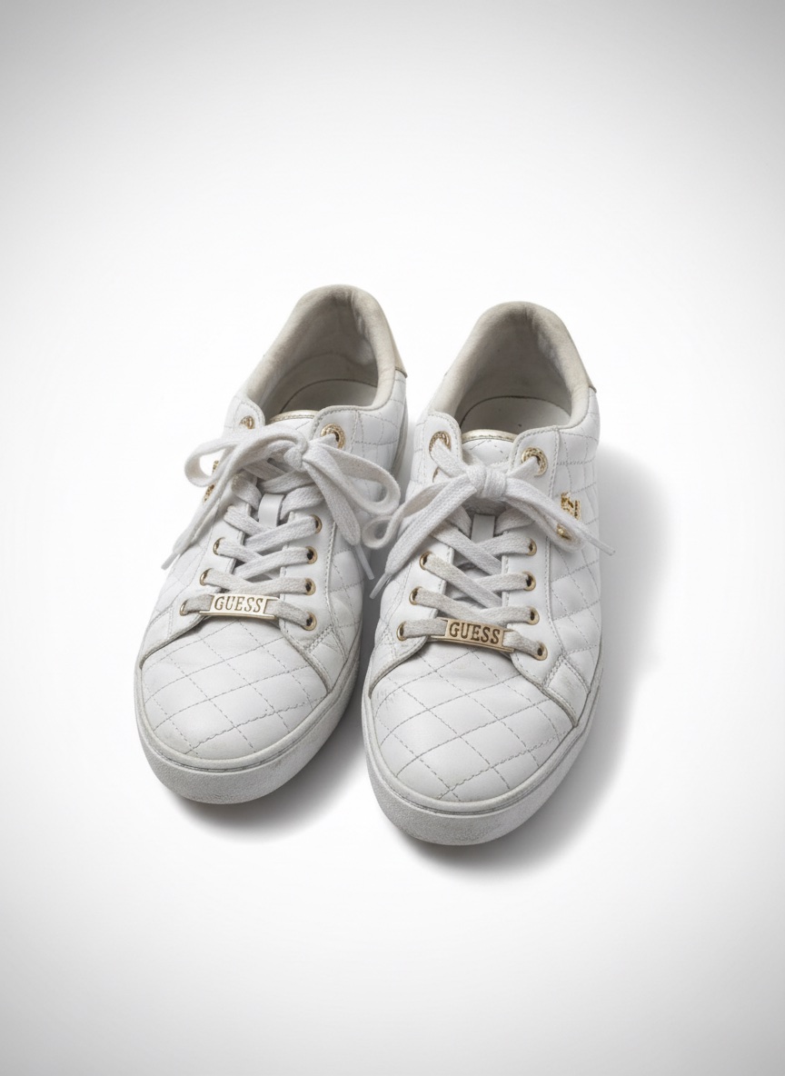 Jolies paires de basquets de la marque guess