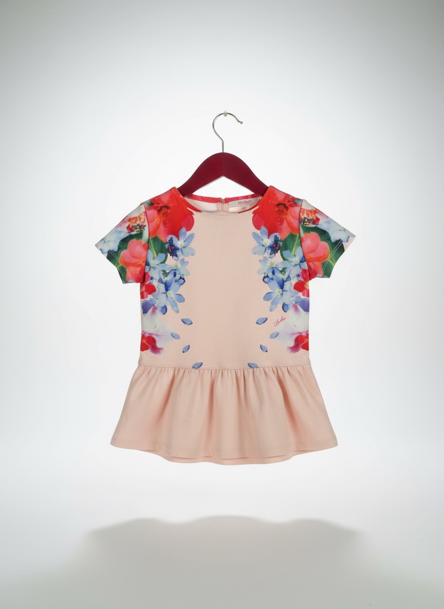 Une tres jolie robe de la marque ted beker